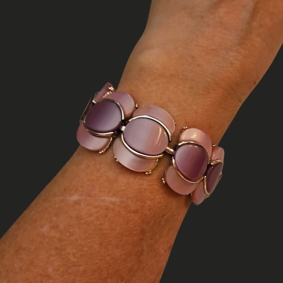 Vintage 1940s Pink and Purple Thermoset Moonglow Lucite Bracelet - Picture 1 of 8